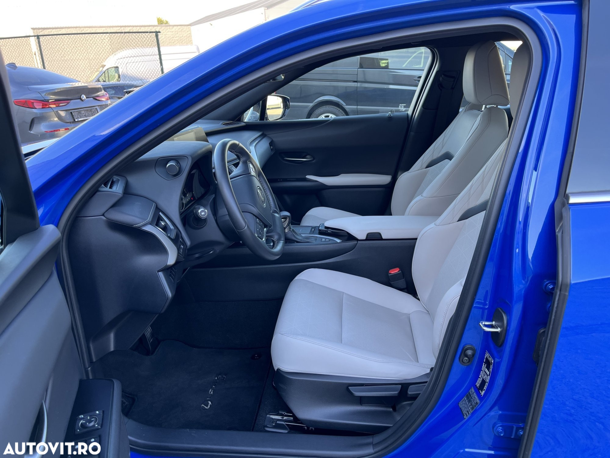 Lexus UX 250h 2.0L HEV 20H- (178 HP) 4X4 CVT Luxury - 10