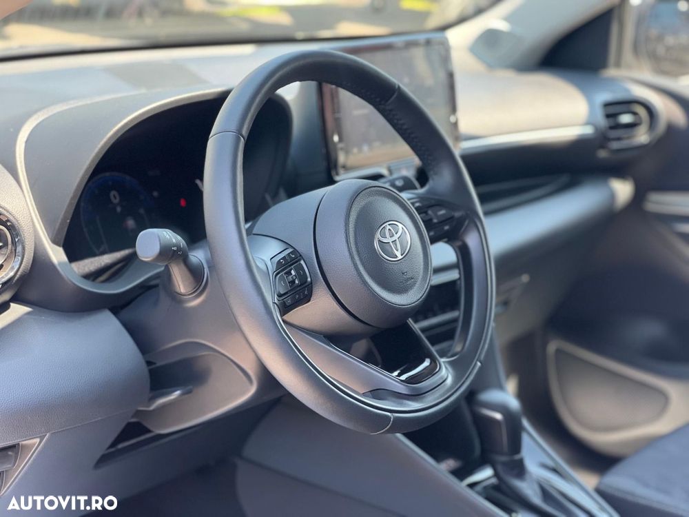 Toyota Yaris 1.5 VVT-i HSD Dynamic - 9