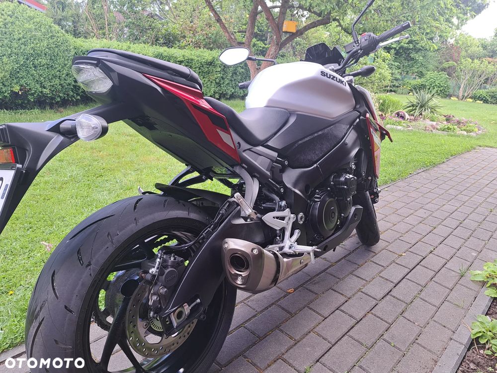 Suzuki GSX - 11