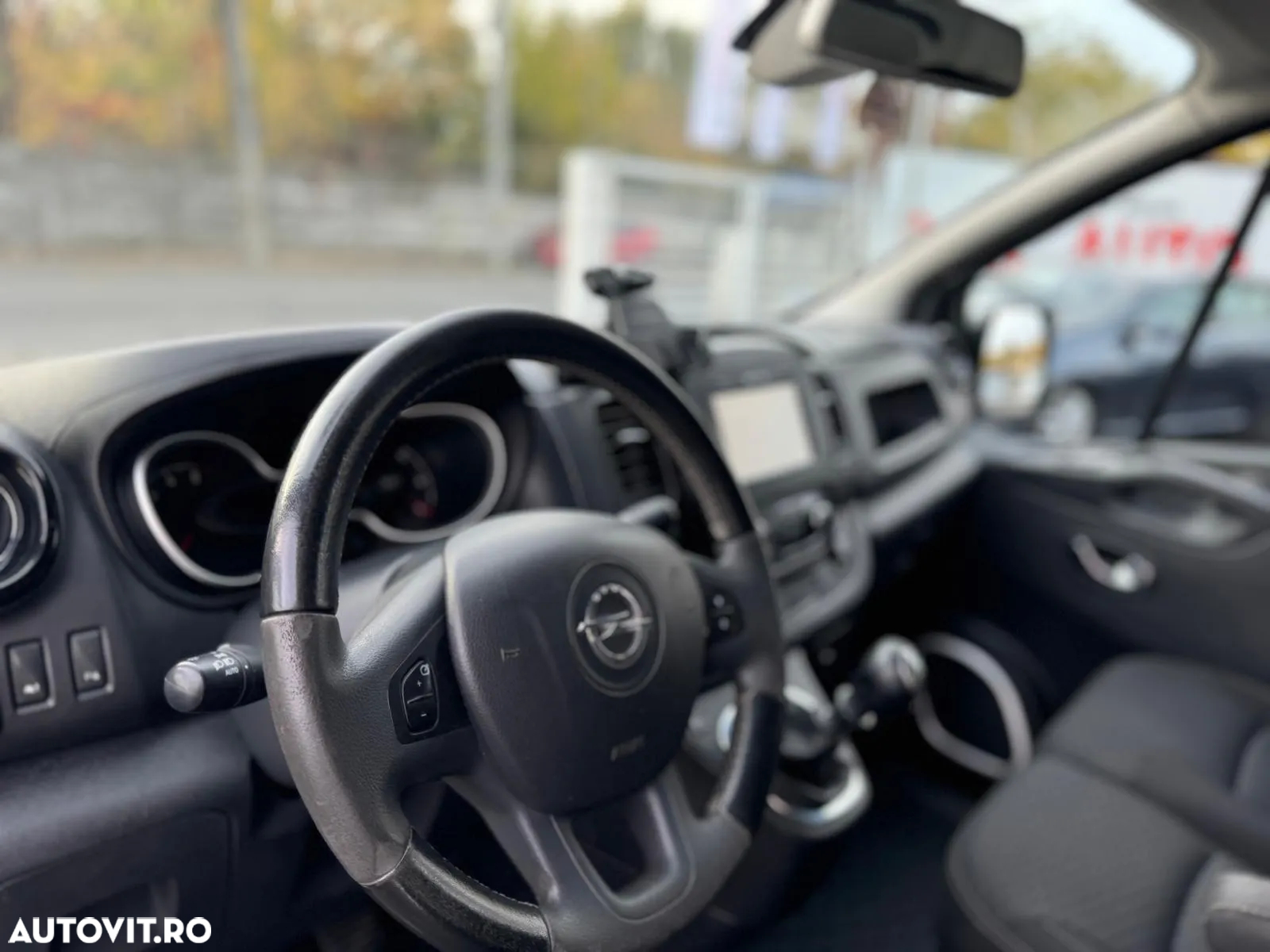 Opel Vivaro - 10