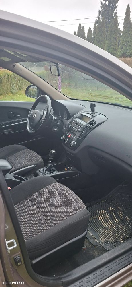 Kia Ceed 1.6 Crdi Comfort + - 5