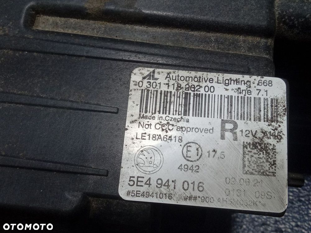 SKODA OCTAVIA IV REFLEKTOR PRAWY LAMPA PRZEDNIA LED EU - 5