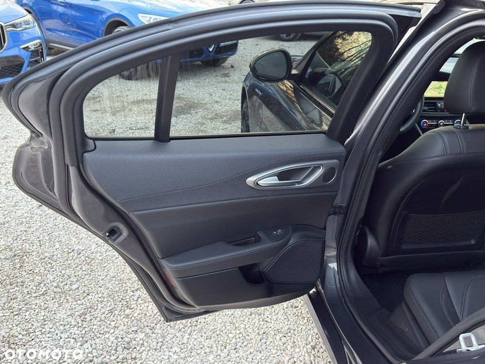Alfa Romeo Giulia 2.0 Turbo 16V AT8-Q4 Veloce - 20