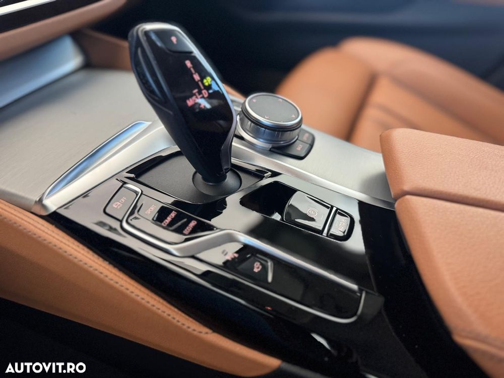 BMW Seria 5 530d xDrive AT MHEV - 12