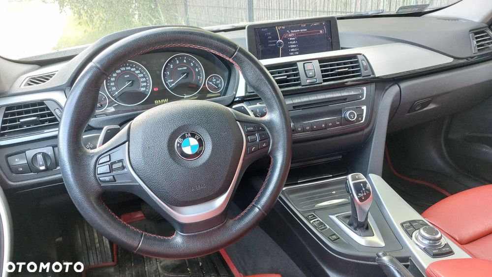 BMW Seria 3 328i Sport Line - 12