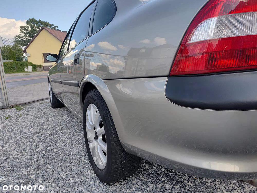 Opel Vectra 1.6 GLS - 10