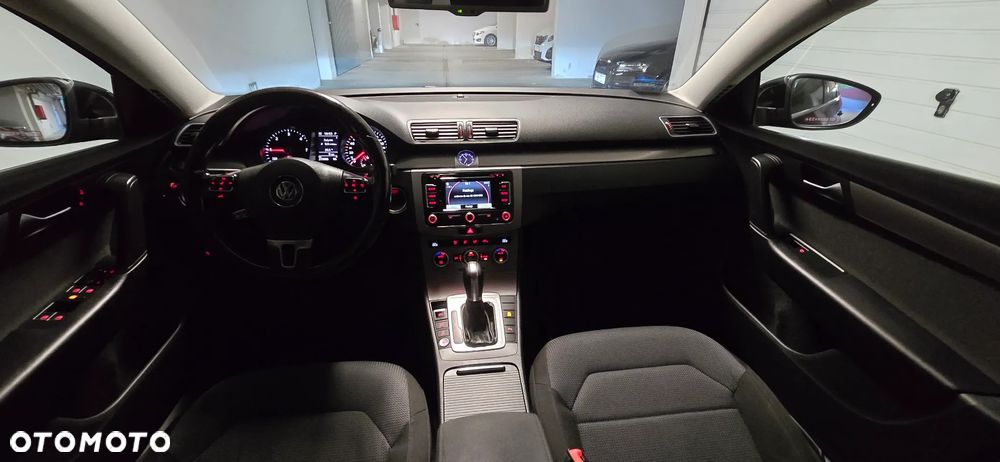 Volkswagen Passat 2.0 TDI Comfortline DSG - 14