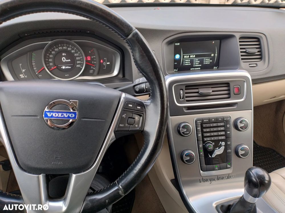 Volvo V60 D2 Momentum - 11