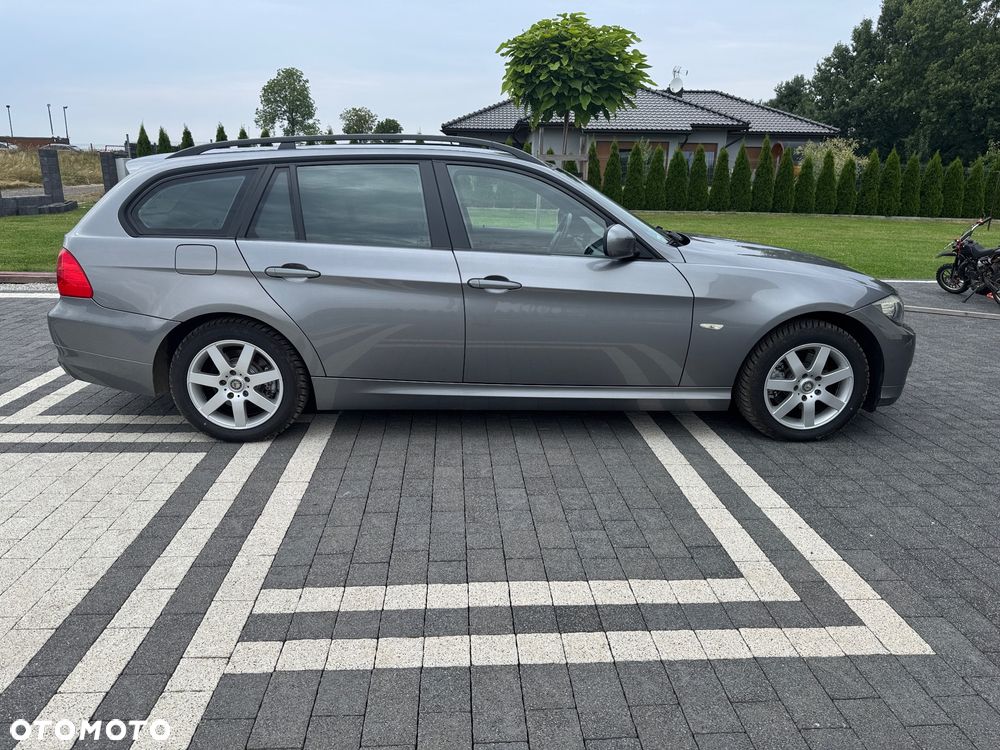 BMW Seria 3 320d DPF Touring - 11