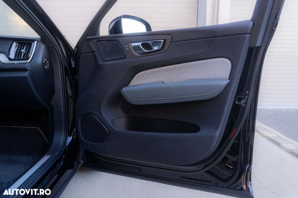 Volvo XC 60 Recharge T6 Twin Engine eAWD R-Design Expression - 26