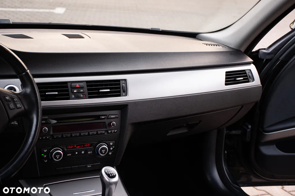 BMW Seria 3 318i Edition Sport - 27