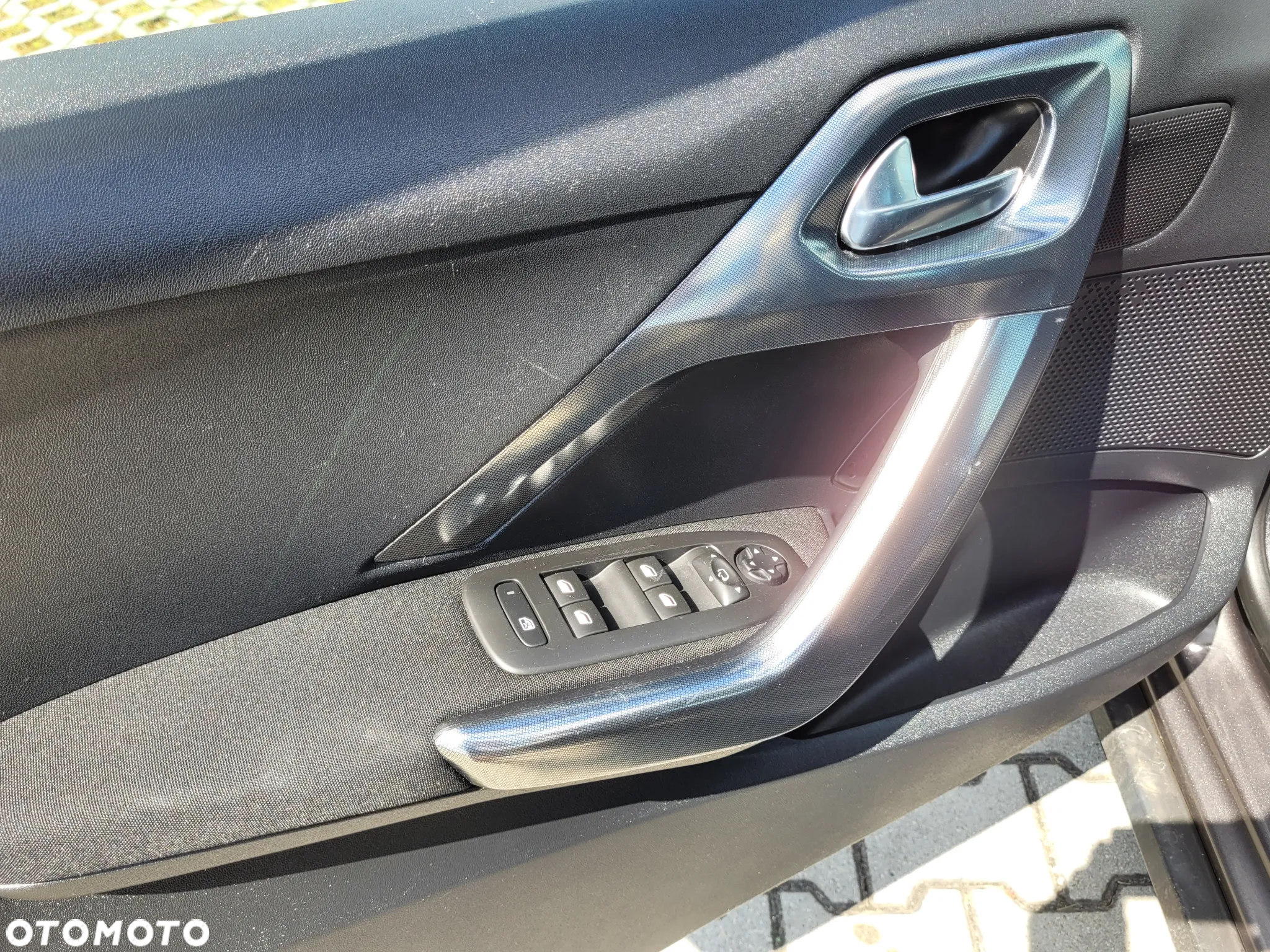 Peugeot 2008 1.6 e-HDi Active S&S - 17