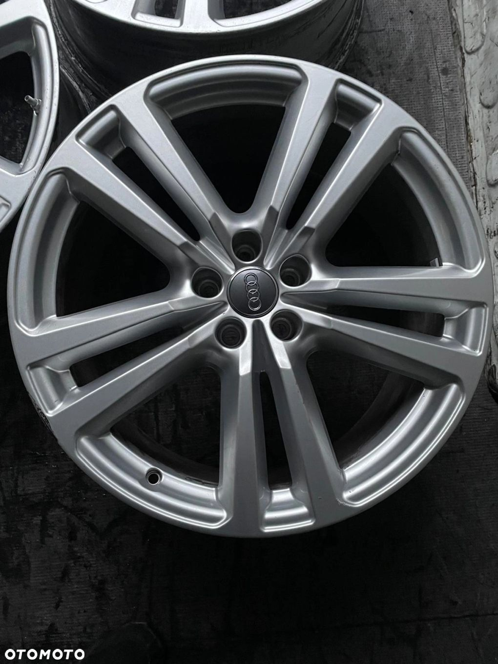 FELGA ALUMINIOWAA UDI Q7 SQ7 4M0 9x20 ET28 5x112 4M0601025CL - 4