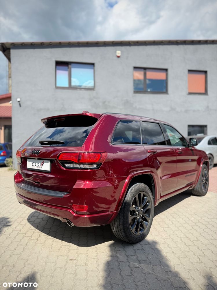 Jeep Grand Cherokee - 16