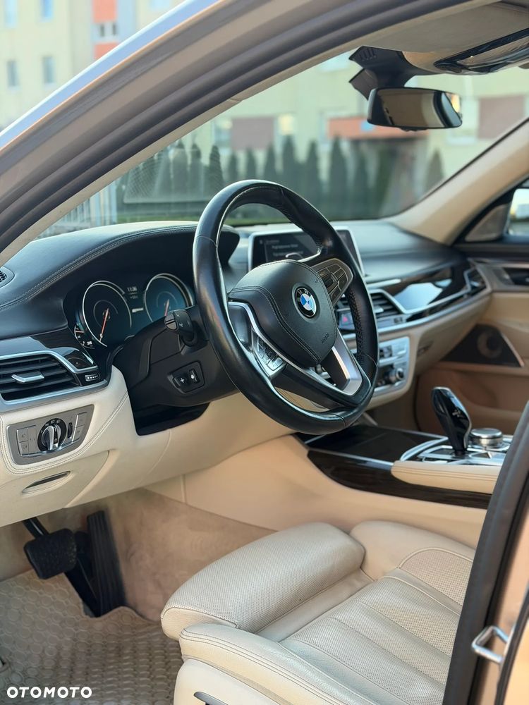 BMW Seria 7 740Li Edition Exclusive - 16