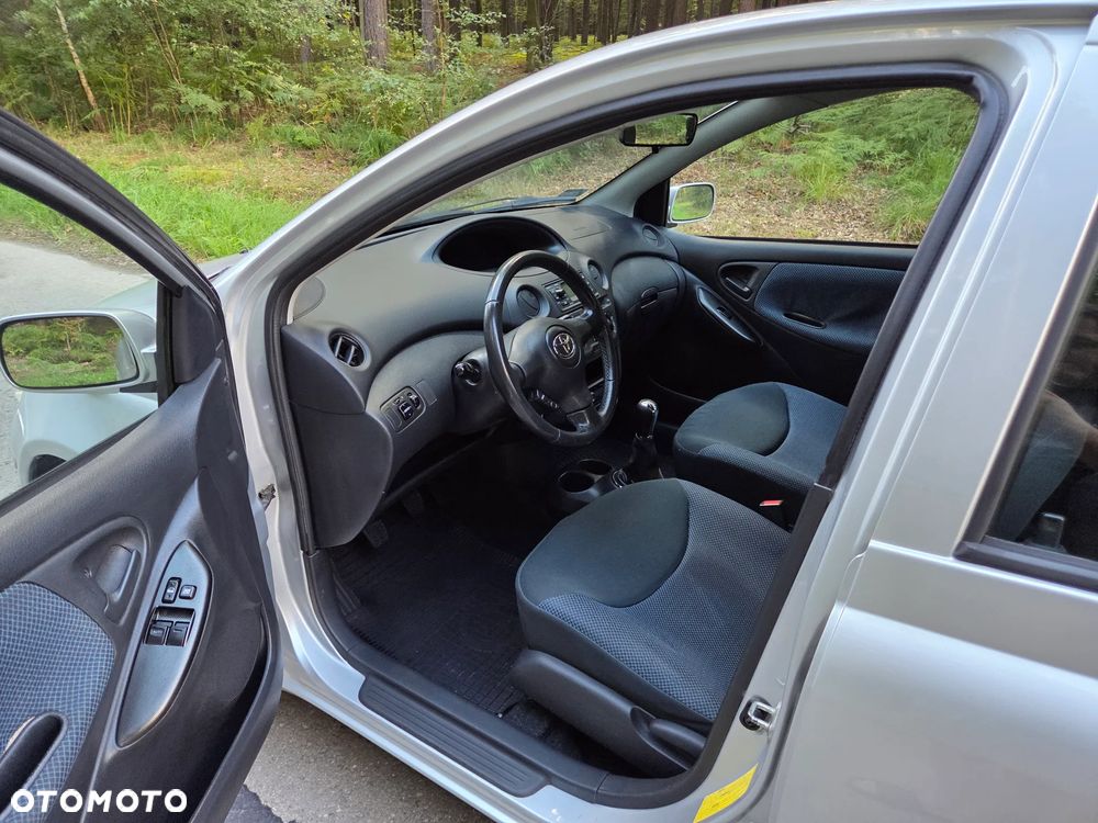 Toyota Yaris 1.0 Base - 13