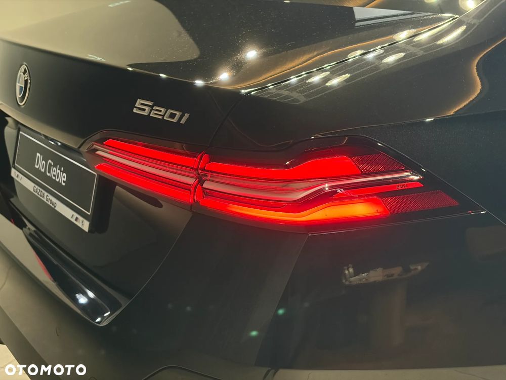 BMW Seria 5 520i mHEV M Sport - 14