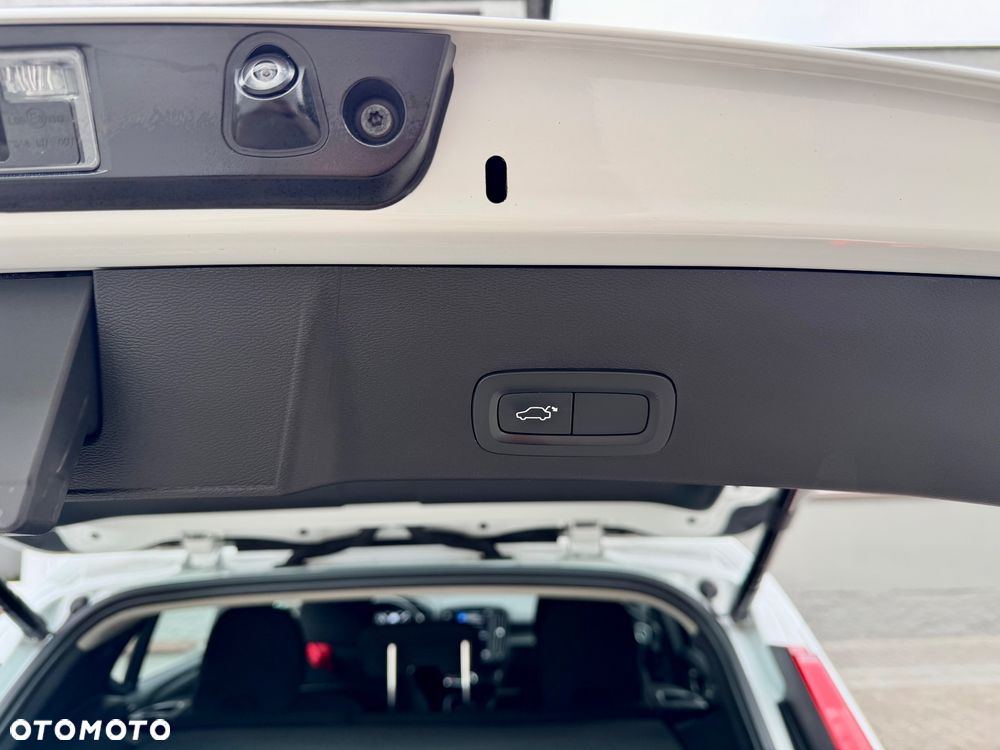 Volvo XC 40 T3 Momentum - 24