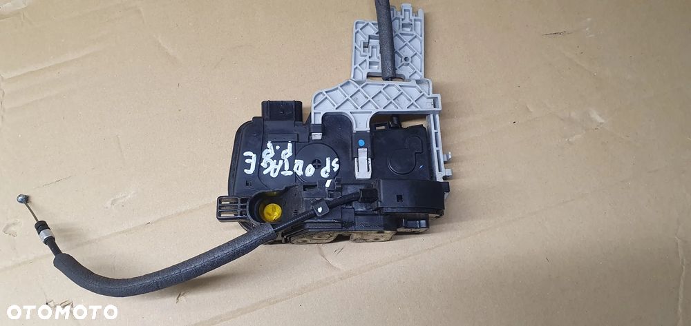Zamek prawy przód przedni prawy 7 PIN Kia Sportage III 3 UK 81320-3U020 - 4