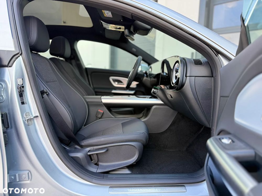 Mercedes-Benz CLA - 23