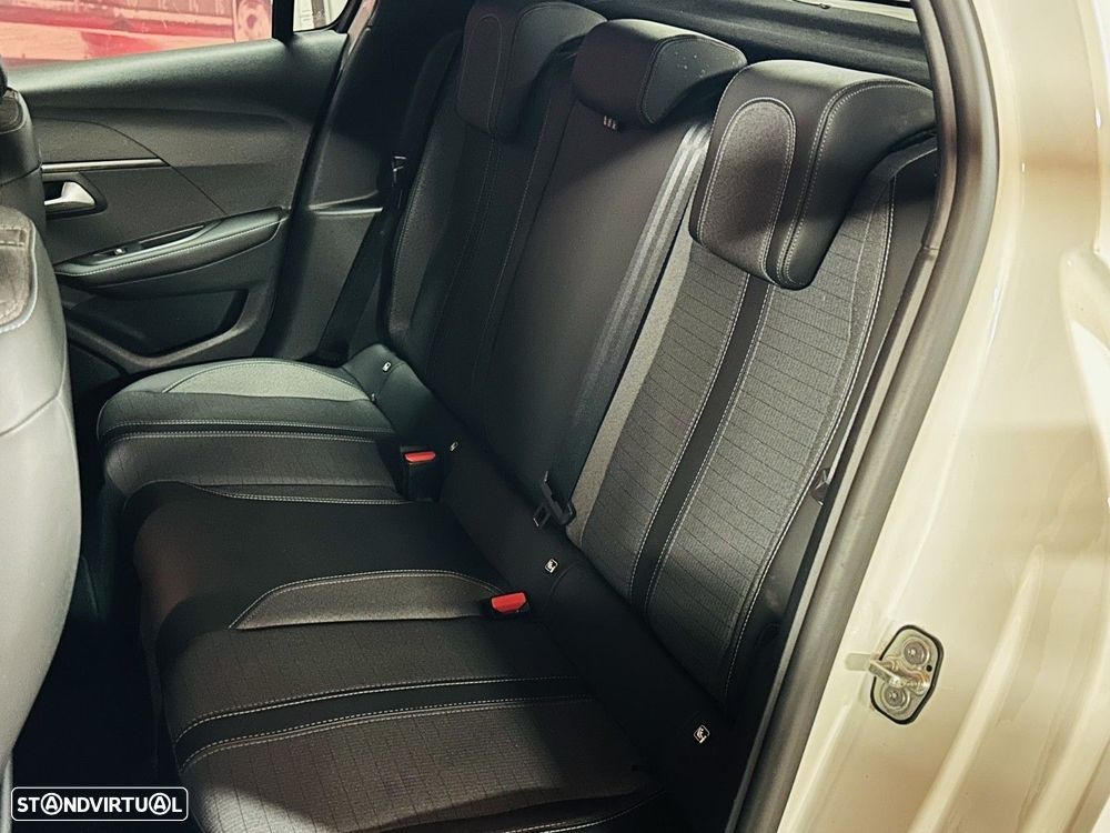 Peugeot 208 1.2 PureTech Allure Pack - 8