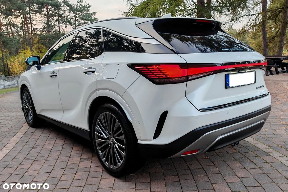Lexus RX 450h+ Omotenashi - 3