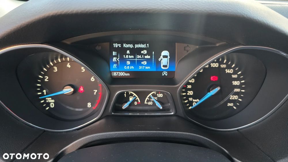 Ford Focus 1.0 EcoBoost Gold X (Trend) - 34