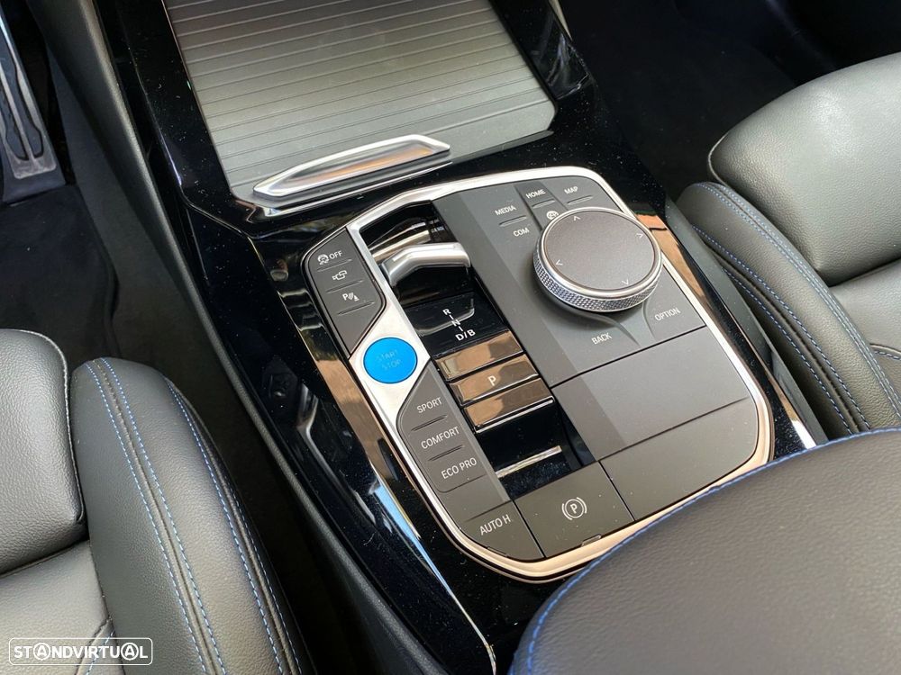 BMW iX3 M Sport Impressive - 16