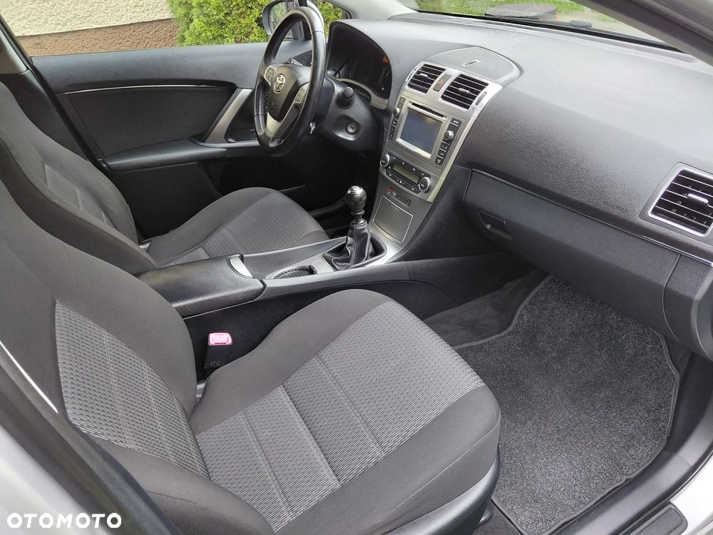 Toyota Avensis - 10