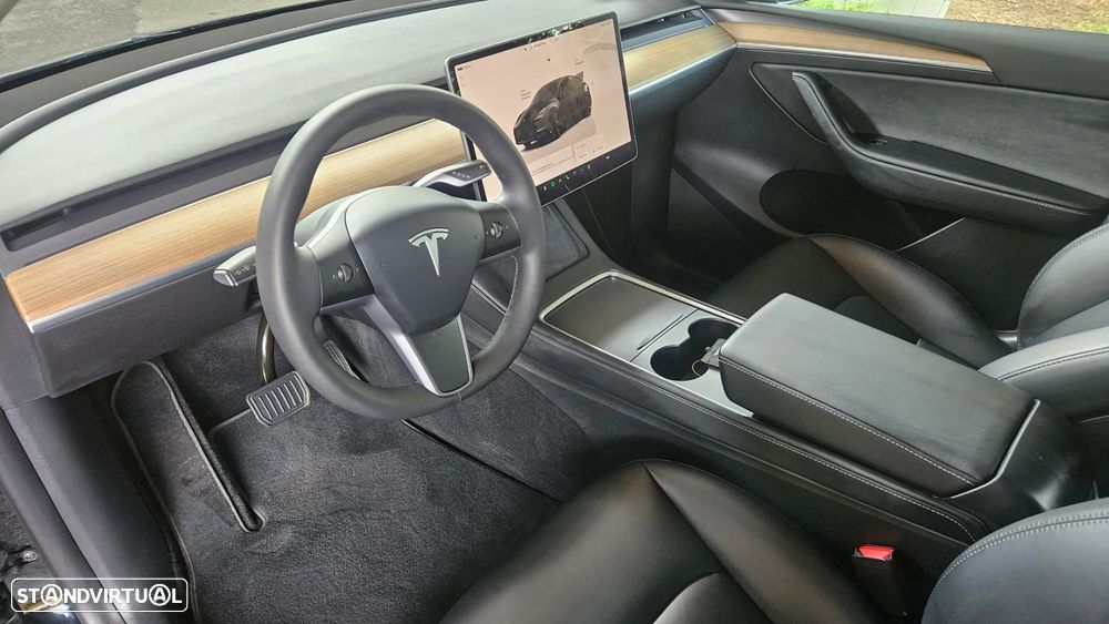 Tesla Model Y Long Range Dual Motor AWD - 13