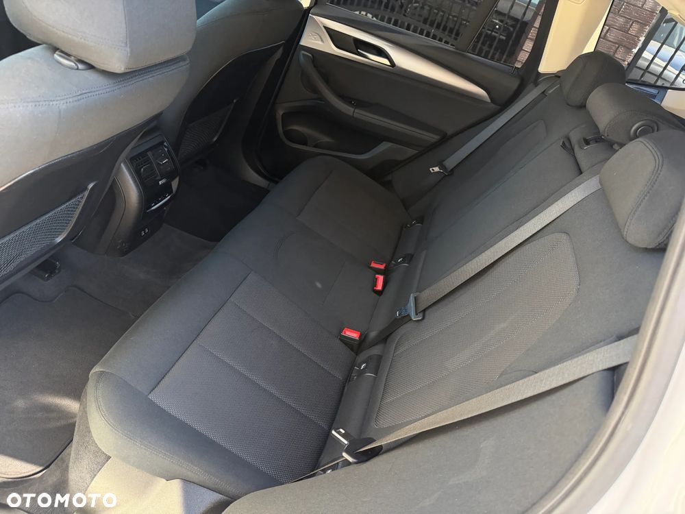 BMW X3 xDrive20i GPF Advantage - 31