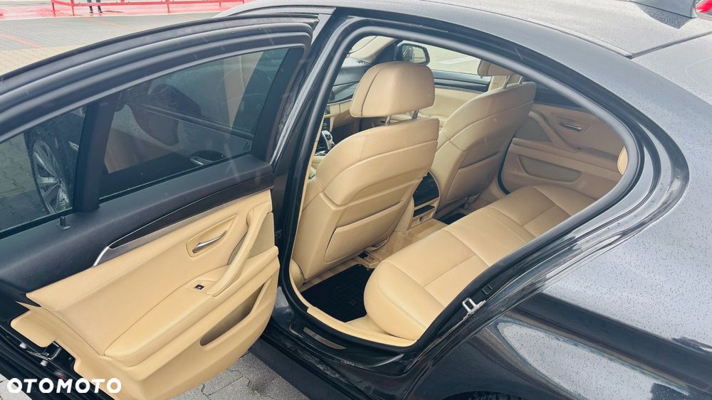 BMW Seria 5 535i xDrive - 11