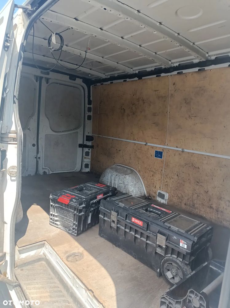 Mercedes-Benz Sprinter - 12