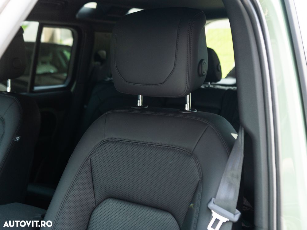Land Rover Defender 110 3.0 P400 MHEV - 34