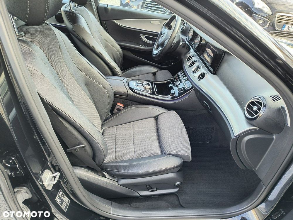 Mercedes-Benz Klasa E 400 4-Matic 9G-TRONIC - 16