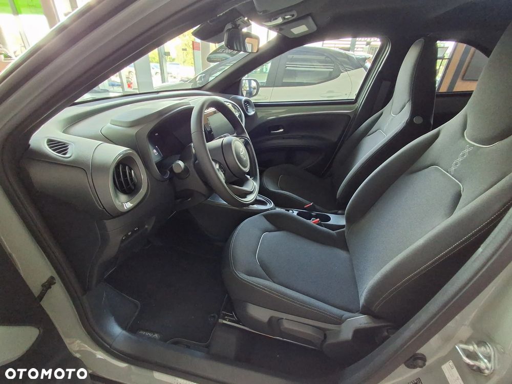 Toyota Aygo X Hybrid 1.5 Style e-CVT - 12
