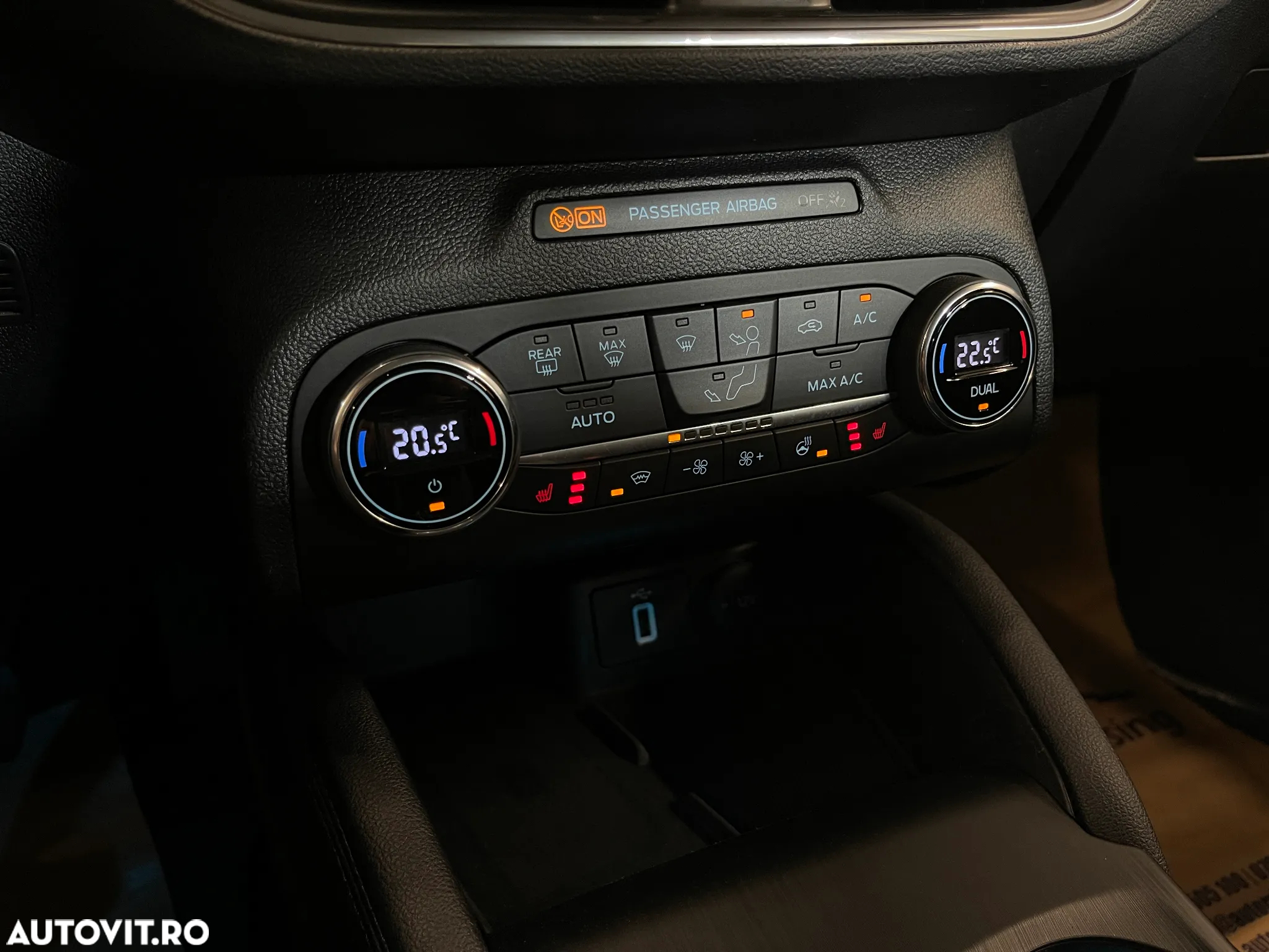 Ford Focus 2.0 EcoBlue Titanium - 24