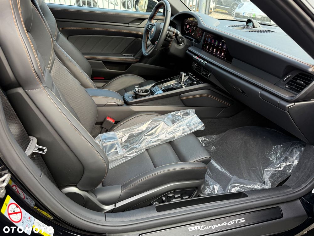 Porsche 911 Targa 4 GTS PDK - 36