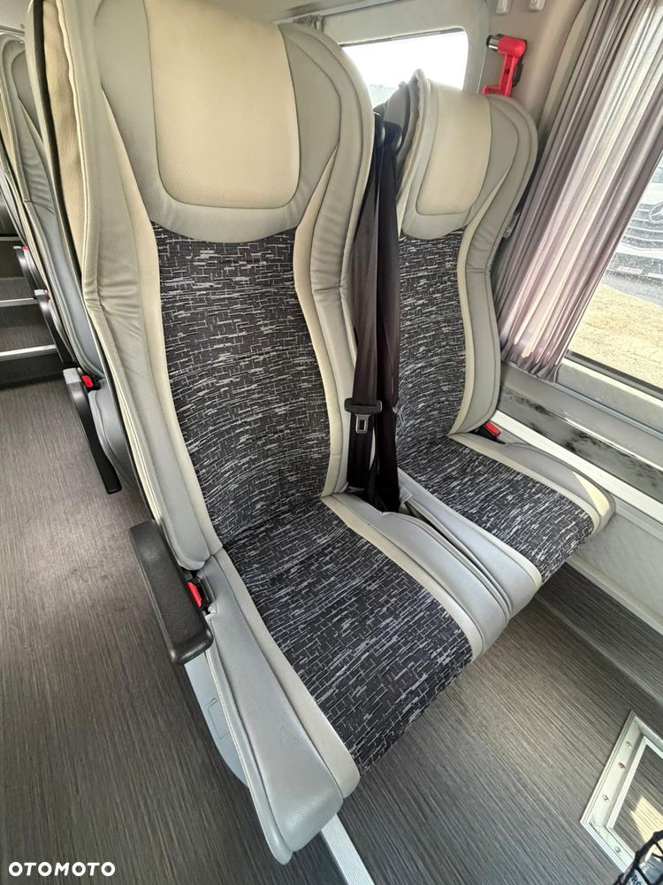 Mercedes-Benz Sprinter - 16