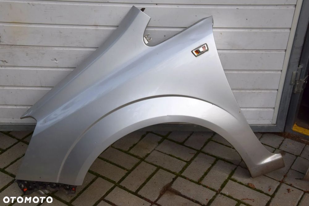 Opel Zafira B 05-14 Błotnik lewy przód srebrny Z157 bez korozji ładny - 1