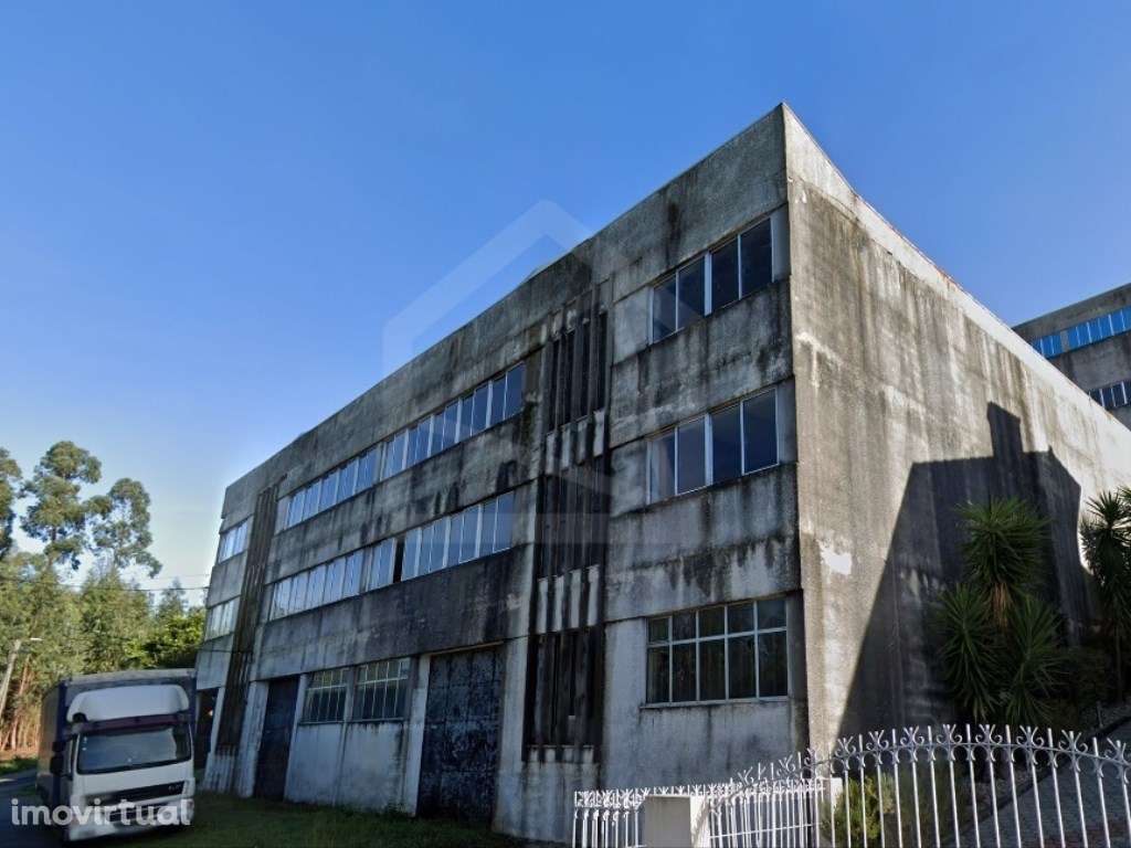 Armazém em Macieira de Cambra, Aveiro - Grande imagem: 2/15