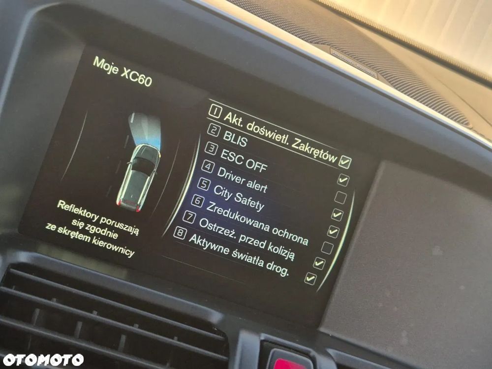 Volvo XC 60 D5 AWD R-Design Momentum - 13