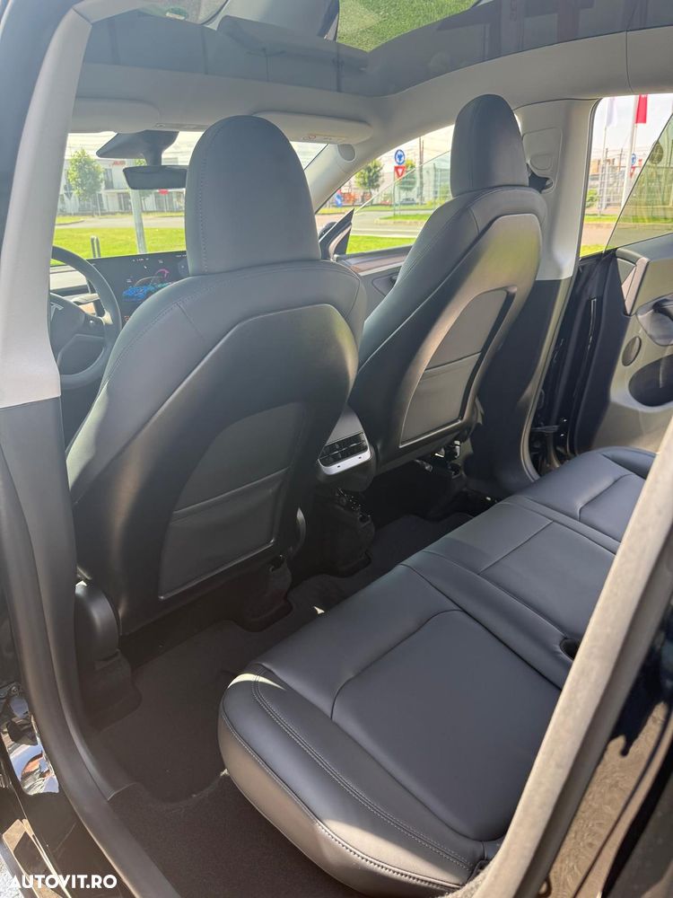 Tesla Model Y Long Range Dual Motor AWD - 10