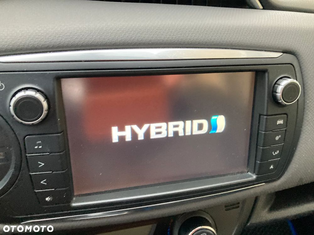 Toyota Yaris Hybrid 100 Premium - 8