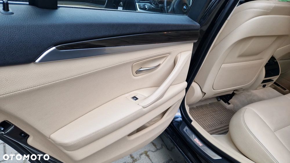 BMW Seria 5 525d Luxury Line - 16