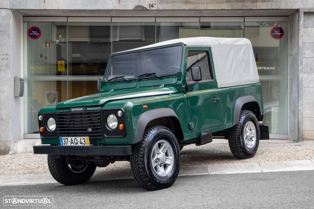 Land Rover Defender - 1