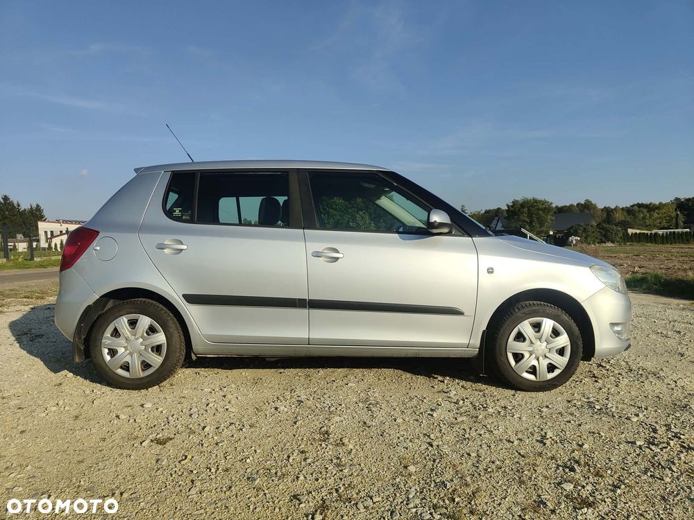 Skoda Fabia 2011 photo 4