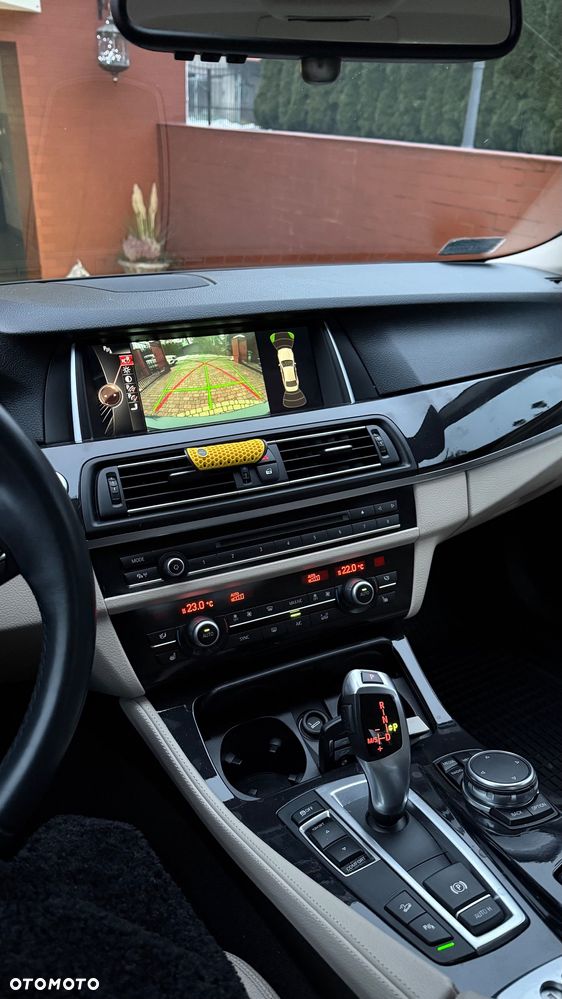 BMW Seria 5 525d xDrive Luxury Line - 29