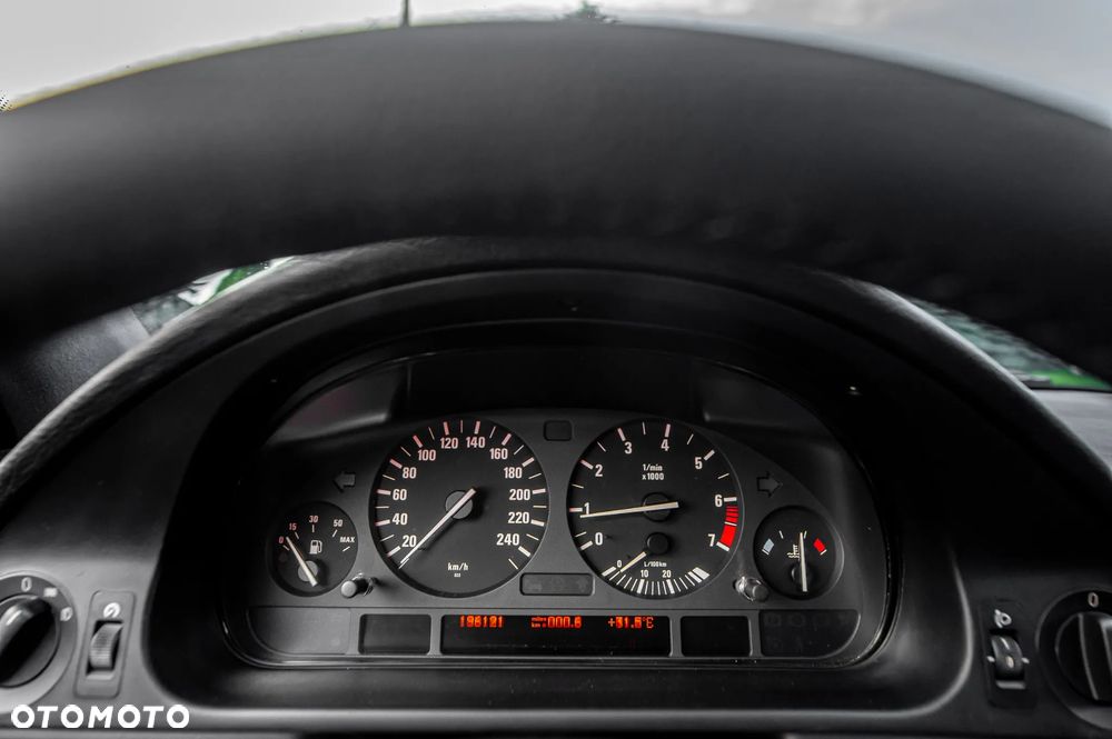 BMW Seria 5 523i - 33