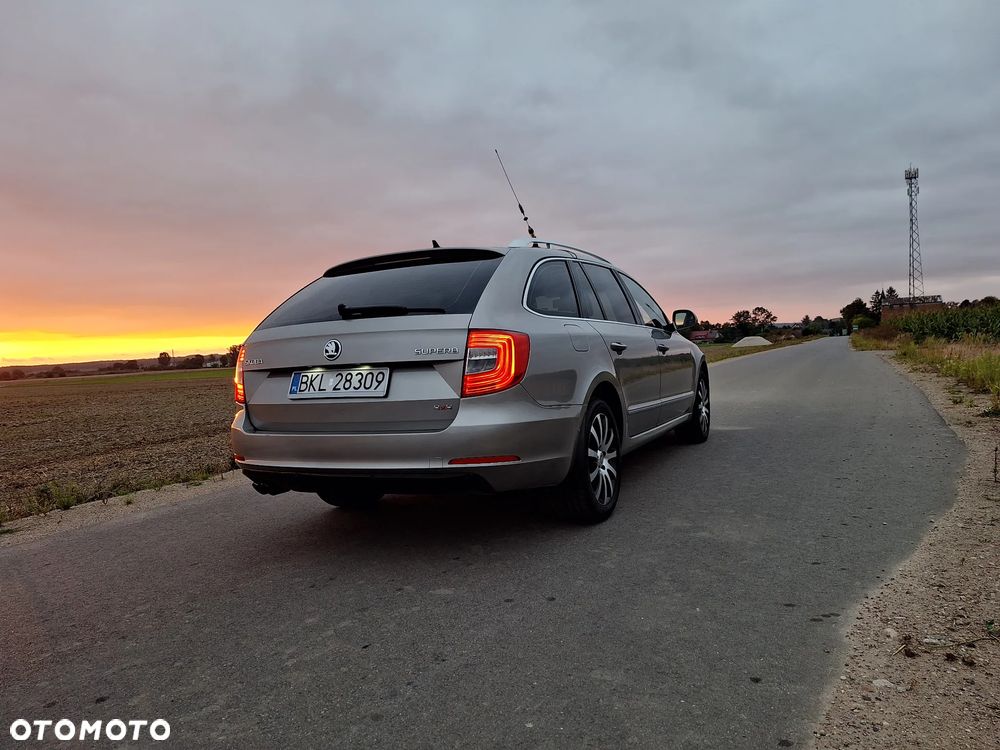 Skoda Superb 2.0 TDI 4x4 Platinum DSG - 2